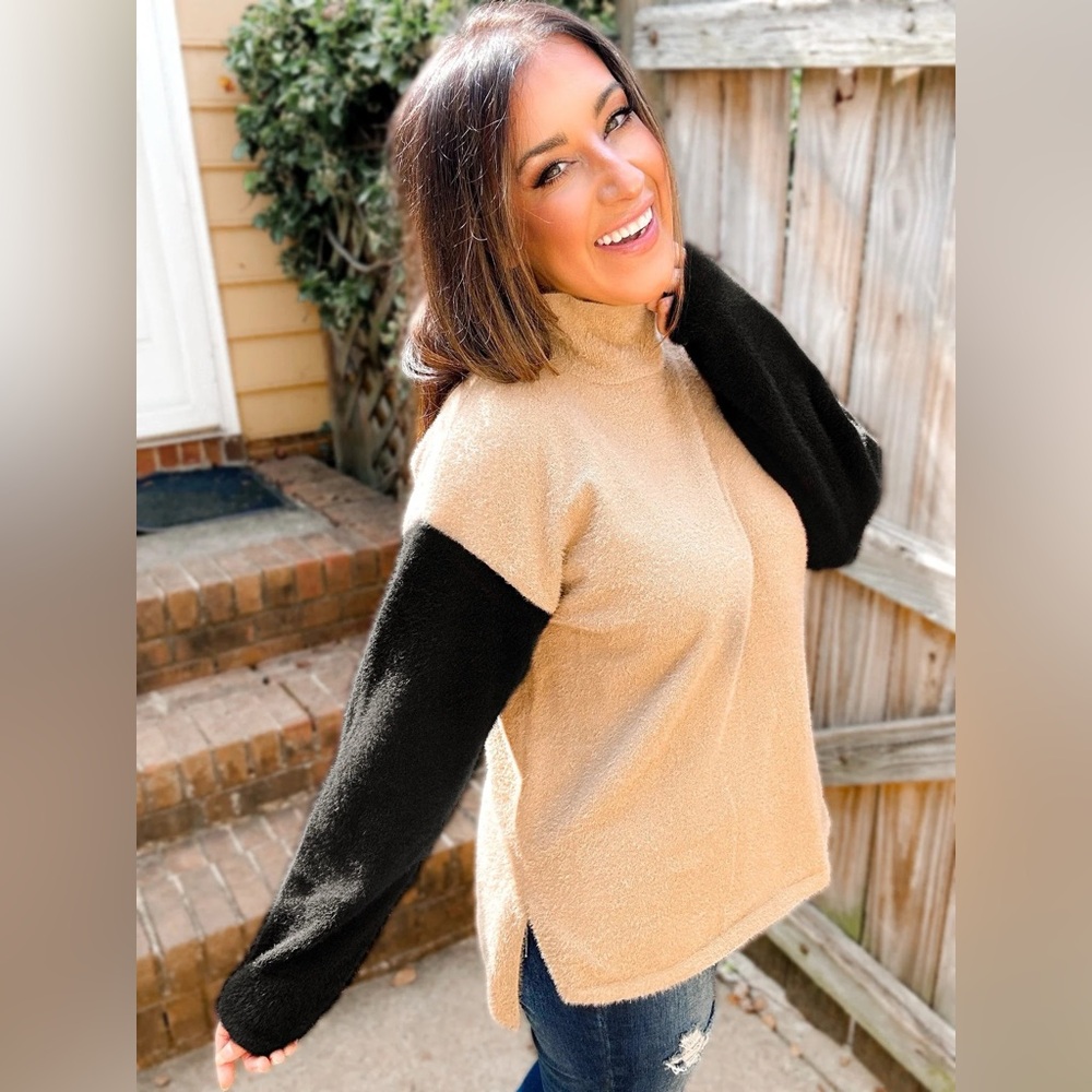 Boutique Brand Cozy Two-Tone Mock Neck Sweater Beige & Black Size Small
